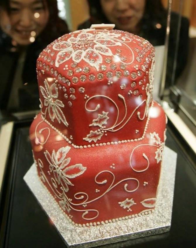 Фруктовый торт с бриллиантами