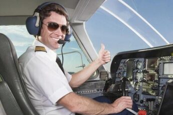 Почему пилотам запрещено носить усы и бороду