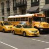 Желтое такси и автобус
